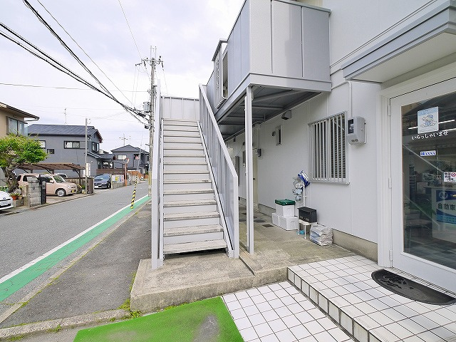 セブンハイツのその他共用部分|上りやすい階段。