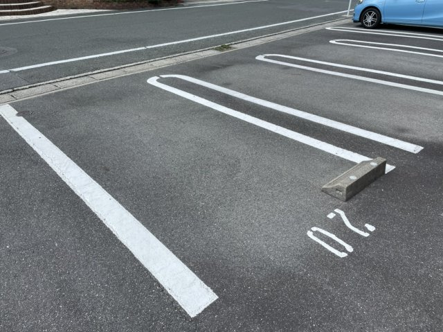ウィルモア蔵子Cの駐車場