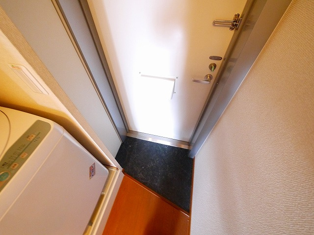 レオパレス州見台の玄関|収納もある玄関です