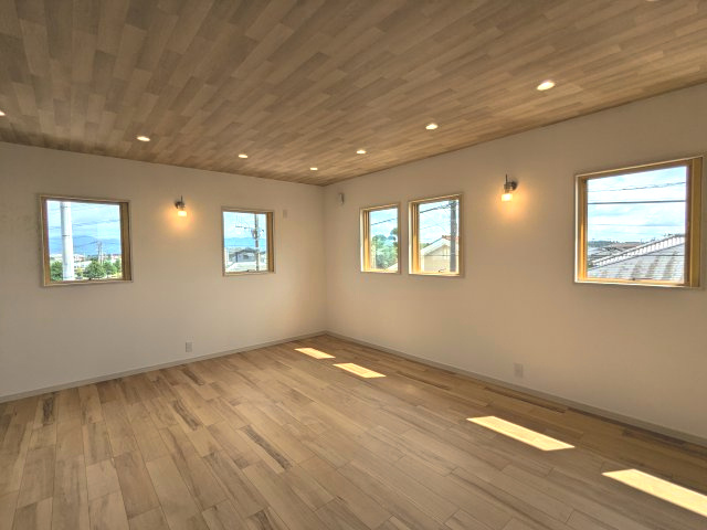 都城市平塚町の新築一戸建の居間・リビング