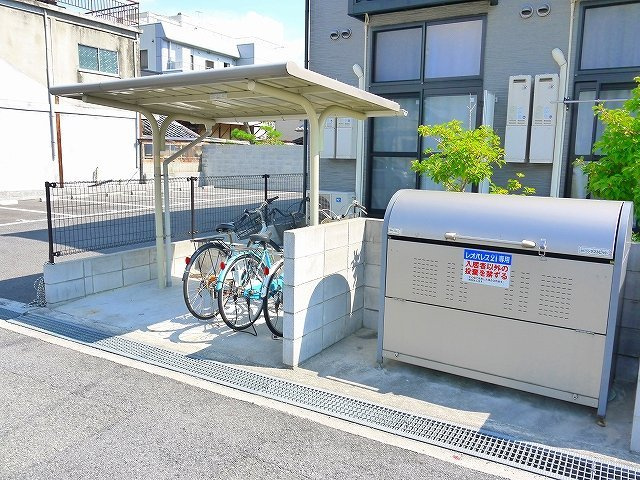 レオパレスルオーテのその他共用部分|屋根付き駐輪場あります