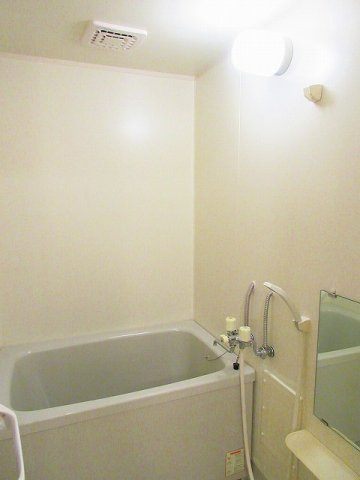 グランドールＫ．Ｂ棟の浴室