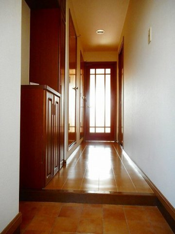 グランドールＫ．Ｂ棟の玄関