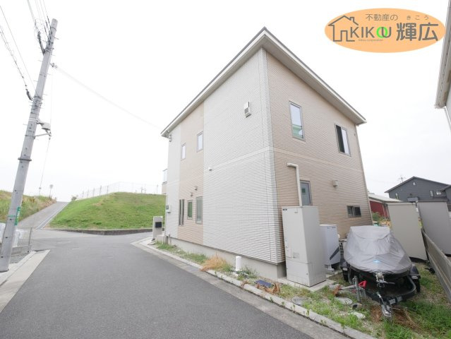 【その他】 | 加古川市加古川町友沢　中古戸建 | 前面道路は広々としておりますので、お車の運転が苦手な方でも安心ですね。