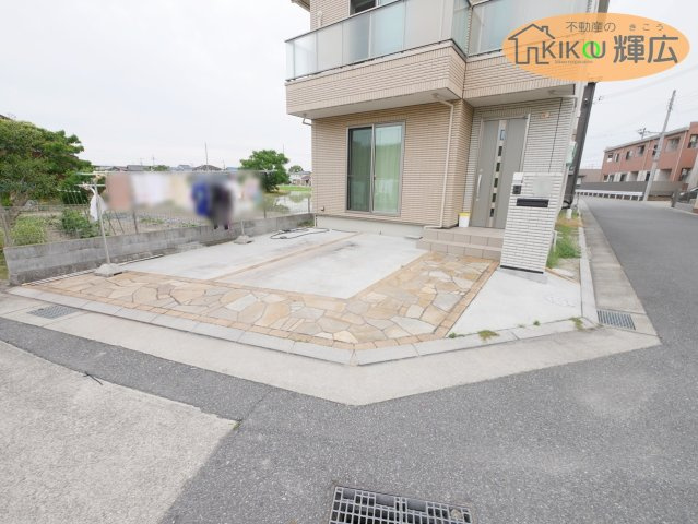 加古川市加古川町友沢　中古戸建の駐車場