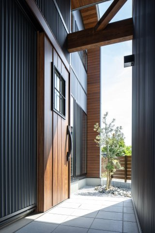 大津市本堅田2丁目モデルハウスの玄関