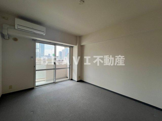 エトワール北梅田 BRAVI不動産の寝室|広くて明るい寝室