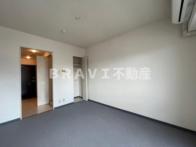 エトワール北梅田 BRAVI不動産の居間・リビング|ゆったり過ごせるリビングです