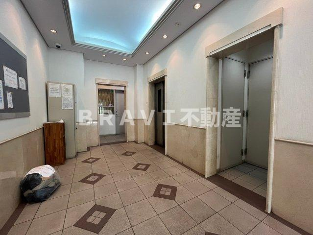 エトワール北梅田 BRAVI不動産のロビー|清潔なロビーです