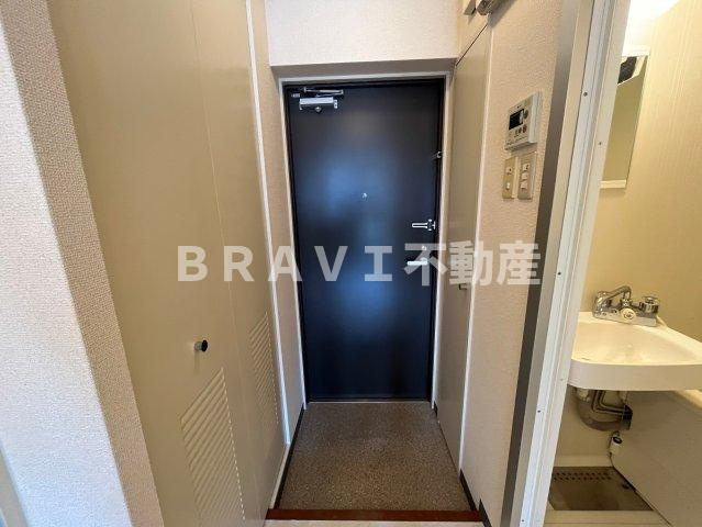 エトワール北梅田 BRAVI不動産の玄関|明るい玄関です
