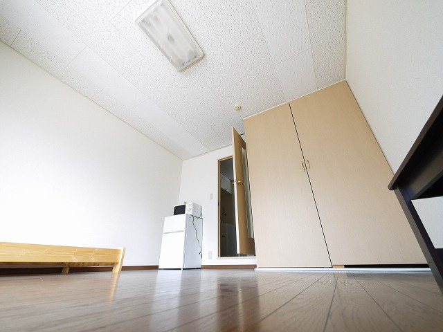 レオパレス大陽弐番館の洋室|使い勝手のいい洋室です