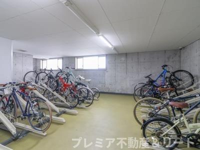 【その他共用部分】 | ミルーム南青山 | 屋内に駐輪場があります