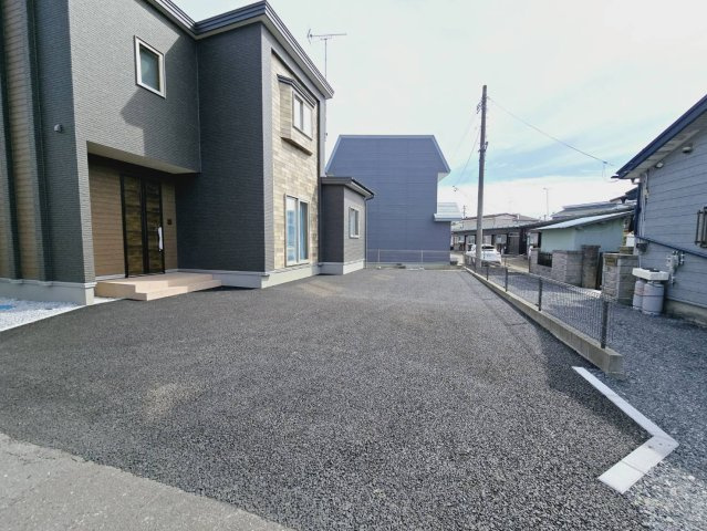 八戸市大字新井田字風浚の駐車場