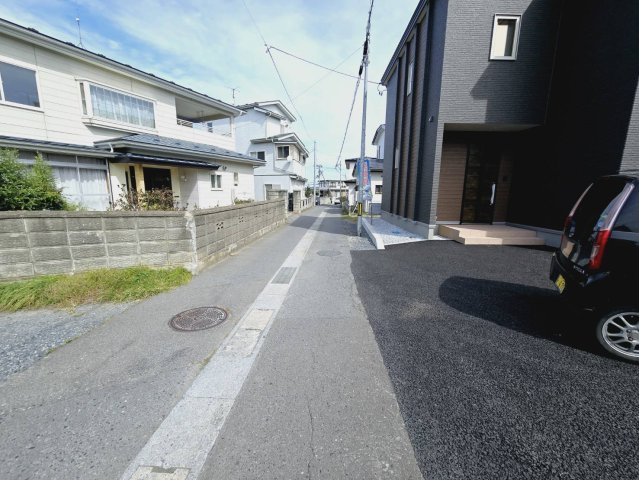 八戸市大字新井田字風浚の前面道路含む現地写真