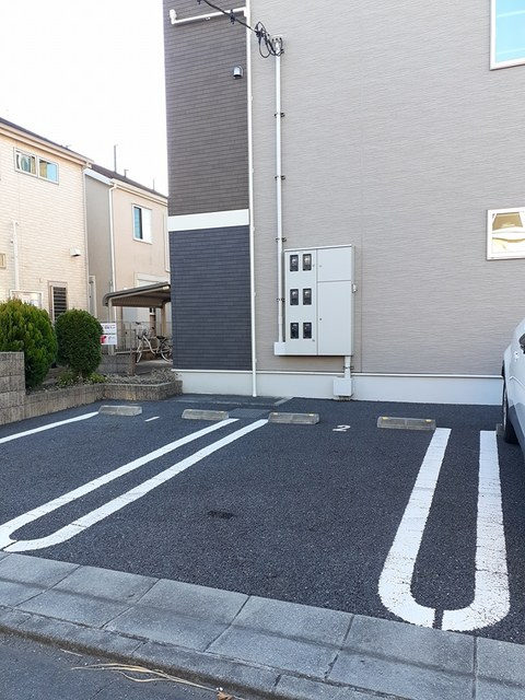 メゾンアラモードの駐車場