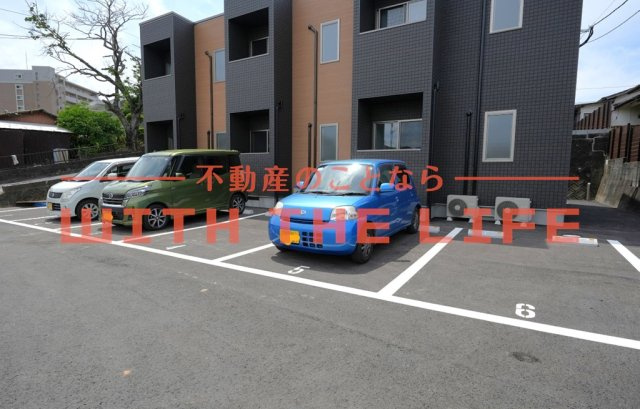 メゾングレイス上津【10,000円キャッシュバック対象物件】の駐車場|駐車スペースもあります