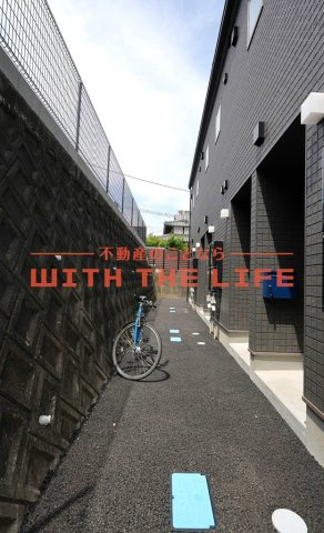 メゾングレイス上津【10,000円キャッシュバック対象物件】のエントランス|ゆとりのあるエントランスです