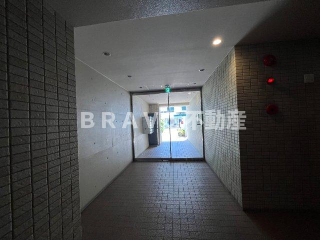 デセンテ北梅田 BRAVI不動産のロビー|清潔なロビーです