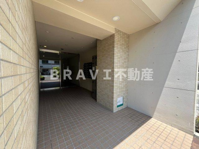 デセンテ北梅田 BRAVI不動産のエントランス|毎日通るエントランスはこのようになっています