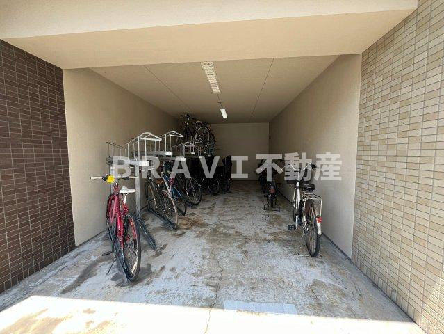 デセンテ北梅田 BRAVI不動産のロビー|ゆとりのあるロビーです