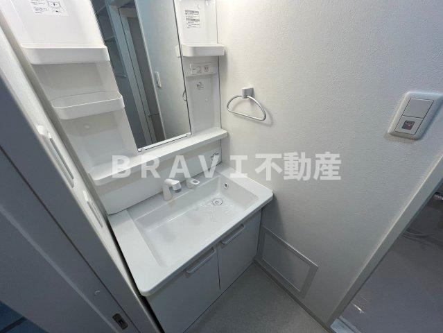 デセンテ北梅田 BRAVI不動産の独立洗面台|朝の支度にも助かる、独立の洗髪洗面化粧台