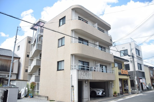 フルール室町の外観