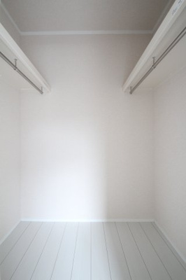 【収納】 | ナチュールメゾン | 寝室にあるウォークインクローゼット
