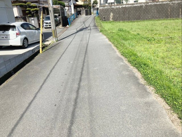糟屋郡須恵町大字植木土地の前面道路含む現地写真