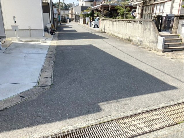 糟屋郡須恵町大字植木土地の前面道路含む現地写真