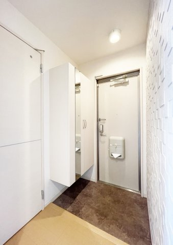 ホワイト　バード　Ⅱ　Ａ棟の玄関