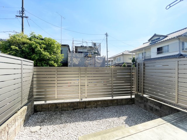 ホワイト　バード　Ⅱ　Ａ棟の庭