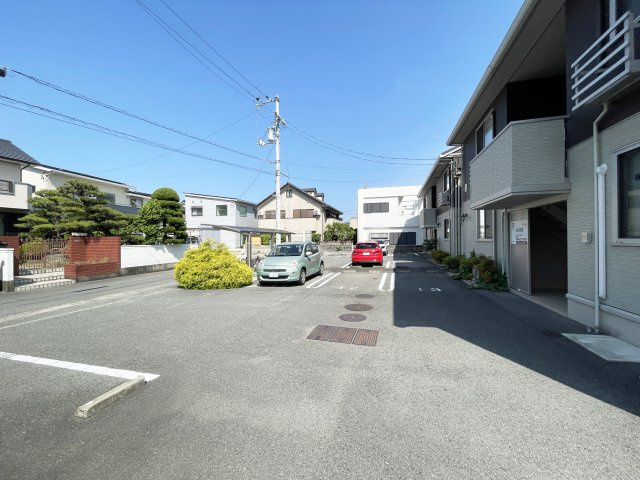 ホワイト　バード　Ⅱ　Ａ棟の駐車場