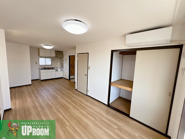 ハイツ泉の居間・リビング