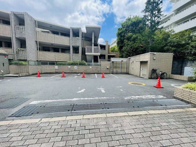ヒルズ目白坂の駐車場