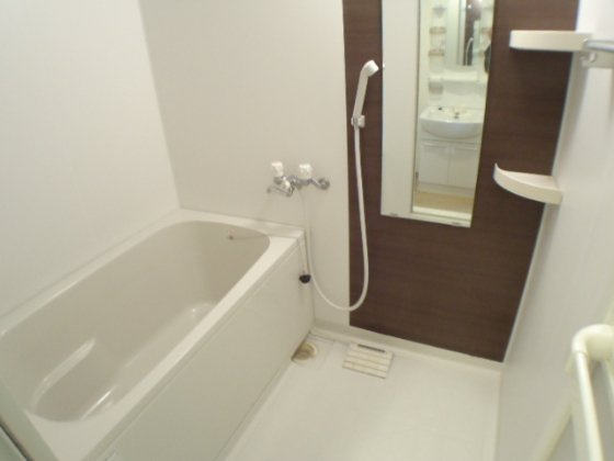 ティーズコート甲南山手の浴室