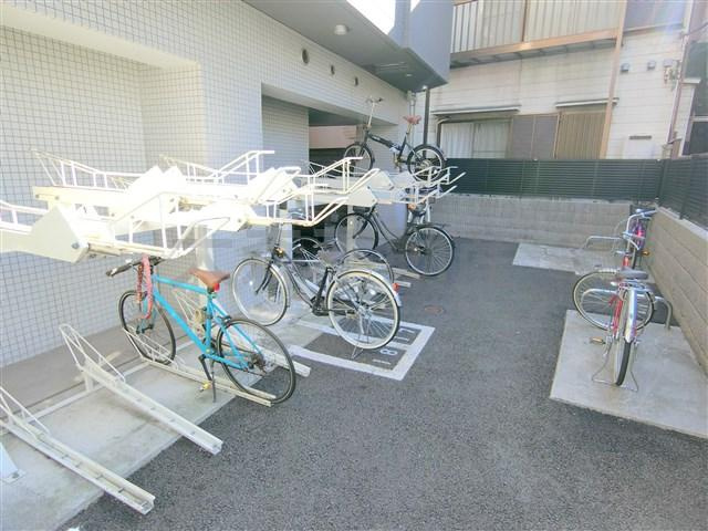 RISECOURT大森町のその他共用部分|ラック式の駐輪場