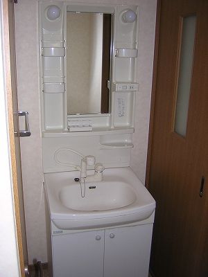セジュールⅡの洗面所|明るい洗面所です