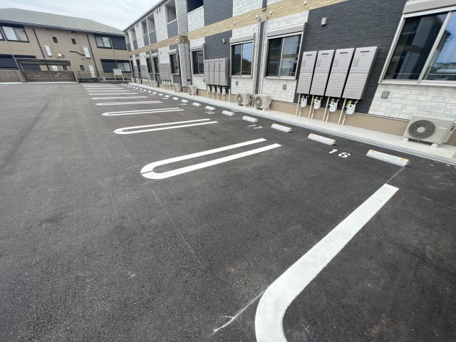 フロレゾンⅡの駐車場