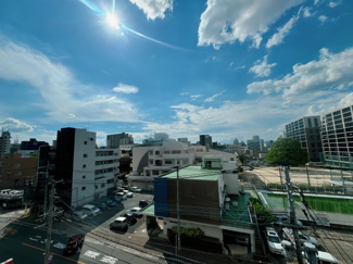 【展望】 | 目の前には遮る建物がないので眺望・通風も良好です♪ 落ち着く緑の木々が目に優しくしみてきます。住まい選びに眺めは大事。