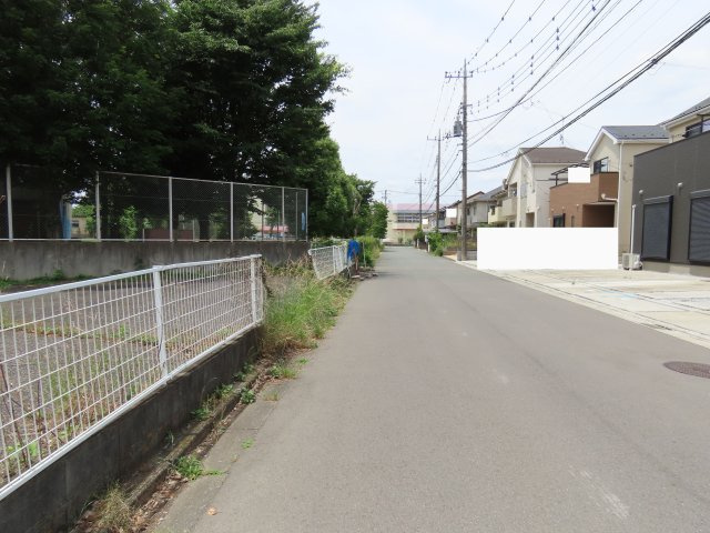 坂戸市泉町売地の前面道路含む現地写真