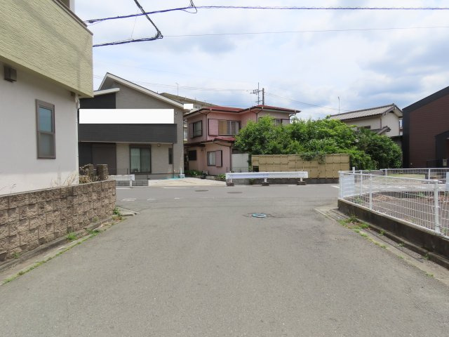 坂戸市泉町売地の前面道路含む現地写真