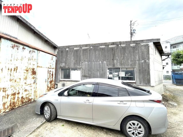 緑区四本木貸倉庫の駐車場