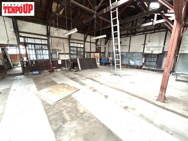 緑区四本木貸倉庫の内装