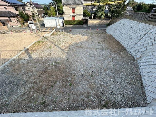 長府宮の内土地の前面道路含む現地写真|畑（上部分）から土地撮影