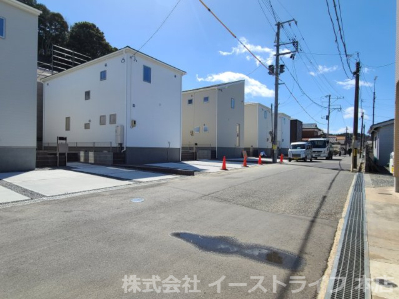【子育て支援対象】鹿島町船戸第5　全12棟の前面道路含む現地写真|西側5.7ｍの前面道路（2024.3.18撮影）