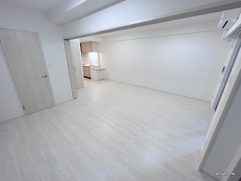 スプランディッド難波WESTⅡ　仲介手数料の洋室