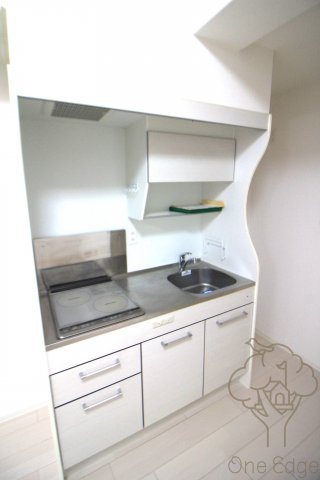 セレニテ新大阪カルムのキッチン