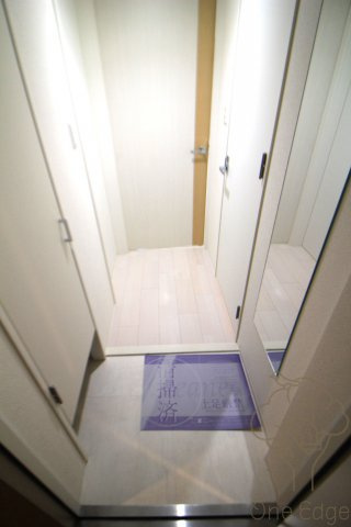 セレニテ新大阪カルムの玄関