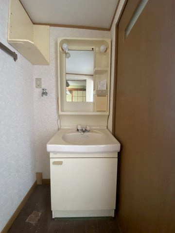 西安威１丁目貸家の洗面所