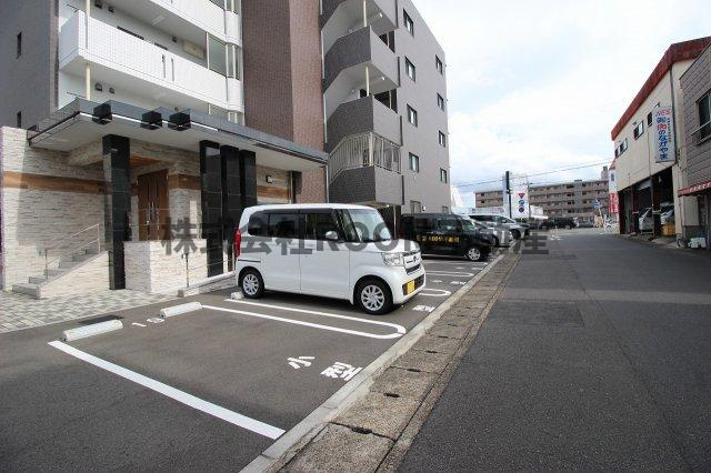 Forestry都城駅前の駐車場|車をお持ちの方に嬉しい駐車場付きの物件です
